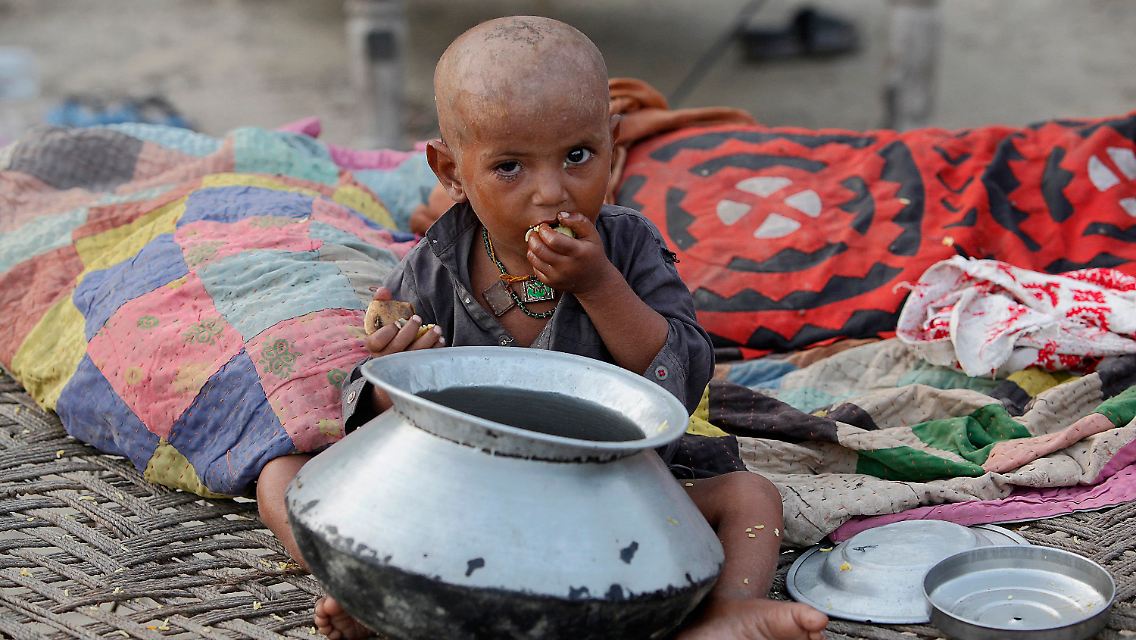2010-08-20T075506Z_01_SUK207_RTRMDNP_3_PAKISTAN-FLOODS.JPG2686847568950225448.jpg