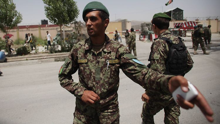 Afghanische Soldaten an einem Kontrollpunkt in Kabul.