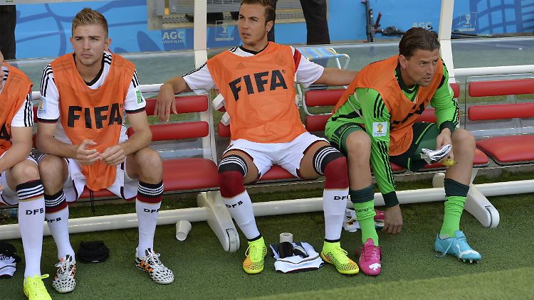 Häufig nur auf der Bank: Gegen Algerien spielte Mario Götze nur die erste Halbzeit, gegen Frankreich wurde er kurz vor Spielende eingewechselt.