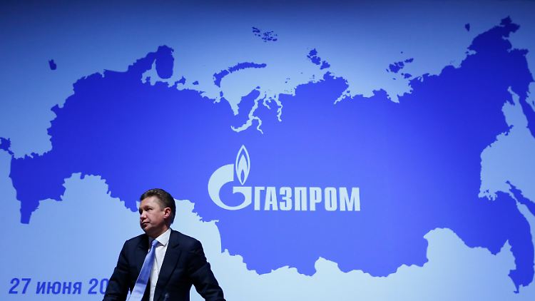 Den Hahn zuzudrehen, sei richtig gewesen: Gazprom-Chef Miller (hier im Juni) taxiert den Schuldenberg auf inzwischen fünf Milliarden Dollar.