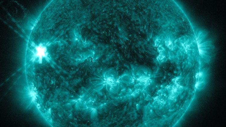 Der Sonnensatellit SDO ("Solar Dynamics Observatory") beobachtet Strahlungsausbrüche auf der Sonne, hier am 8. Juli 2014.