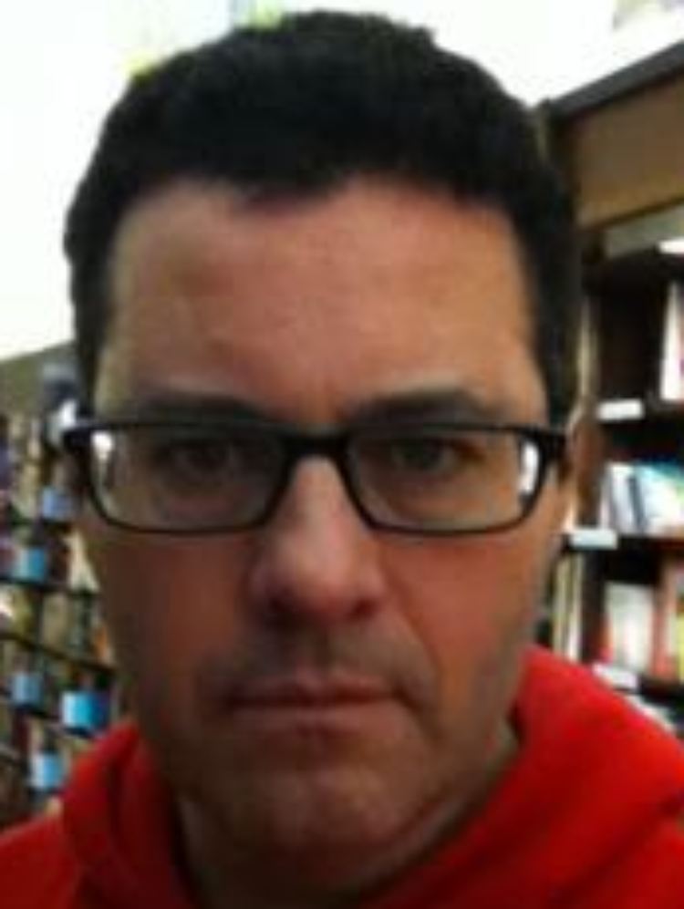 Adrian McKinty ist in Carrickfergus nahe der nordirischen Hauptstadt Belfast aufgewachsen.
