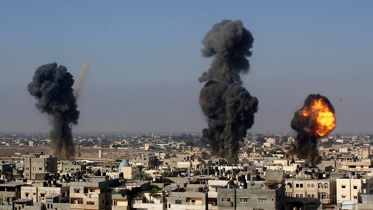 Israelischer Luftangriff auf Razah im Gaza-Streifen.