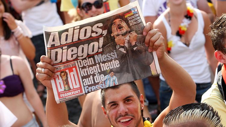 Bitter ist das vor allem für einen, der den WM-Pokal wie Beckenbauer auch als Trainer gewinnen wollte: Diego Maradona.
