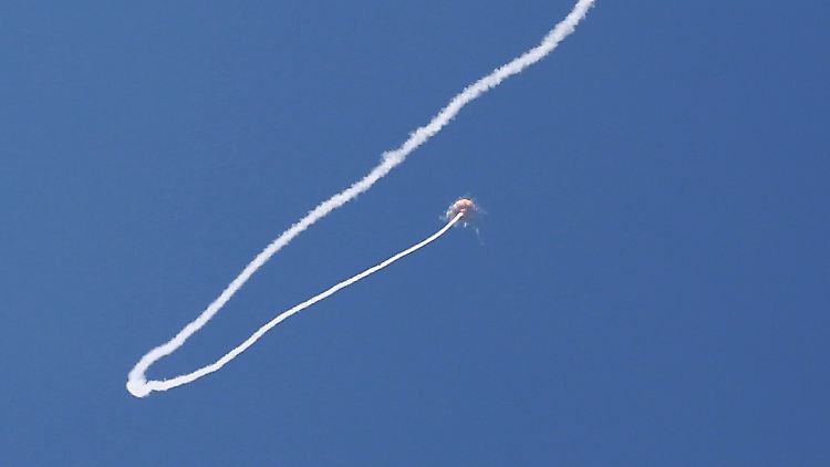 Über der israelischen Stadt Ashdod zerstört der "Iron Dome" eine palästinensische Rakete.