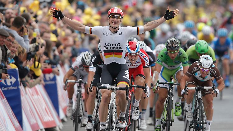 Endlich Erster: Andre Greipel feiert den Sieg auf der sechsten Tour-Etappe.