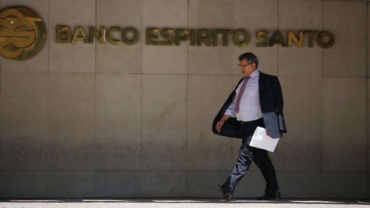 Die Banco Espirito Santo in Lissabon sowie die Muttergesellschaft stecken im Abwärtsstrudel fest.