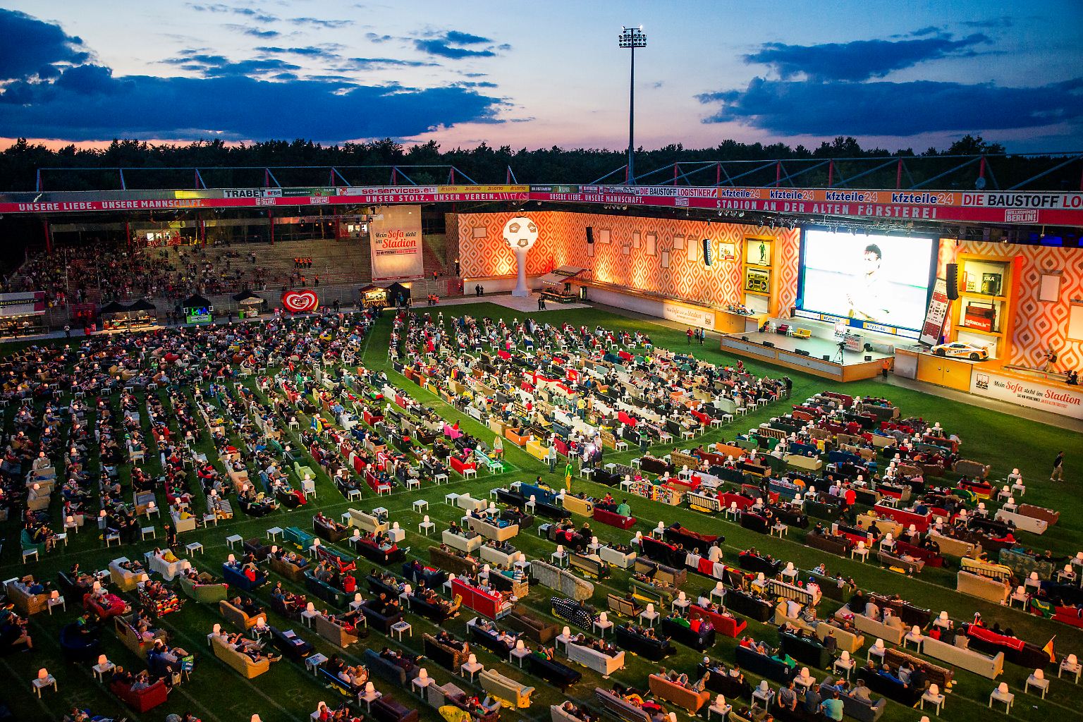 Als die WM 2014 in Brasilien begann, war in Deutschland längst alles vorbereitet. Sämtliche Sofas der Republik ebenfalls.