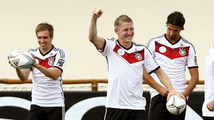 Anführer sind immer gut. Gut, wenn man gleich drei davon hat (v.l.): Lahm, Schweinsteiger und Khedira.