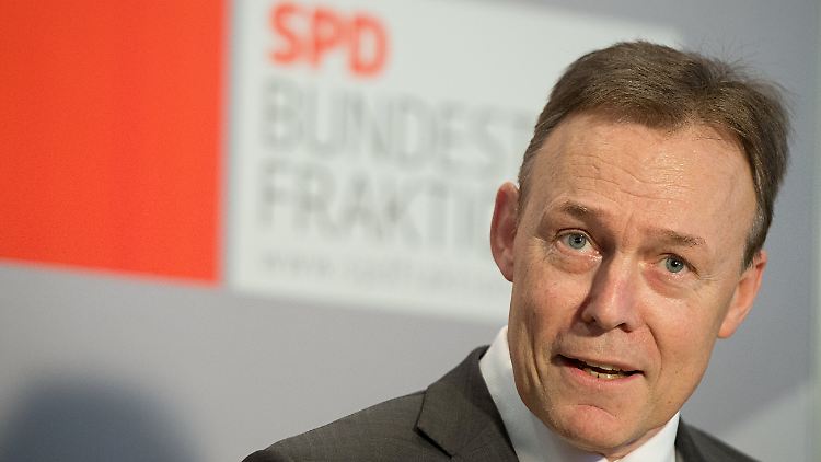 Der SPD-Fraktionsvorsitzende sagt, dass Michael Hartmann in der Zeit seines Drogenkonsumes Hilfe gebraucht hätte.