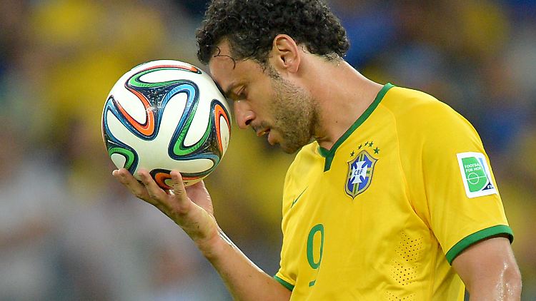 In Brasiliens erstem WM-Spiel holte Fred per Schwalbe einen Elfmeter heraus. Danach gelang ihm nicht mehr viel.