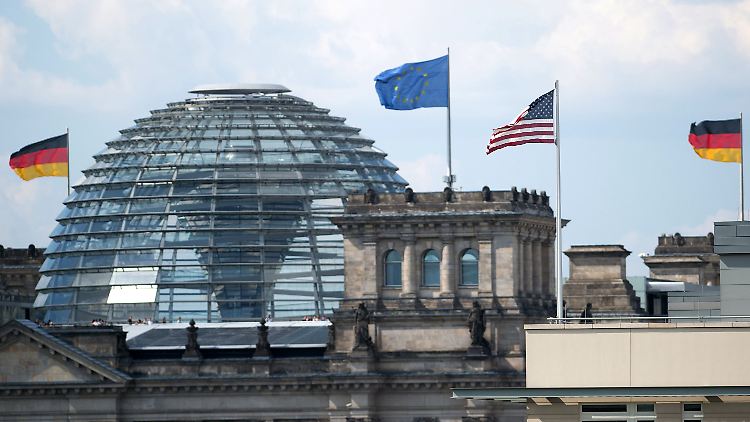 Die Amerikaner halten im politischen Berlin Augen und Ohren offen.