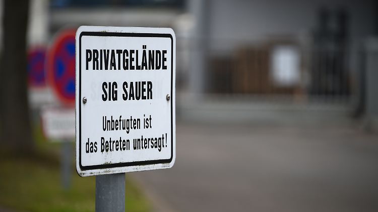 Knapp 65.000 Pistolen sollen nach Kolumbien geliefert worden sein - laut Medienberichten ohne Genehmigung.