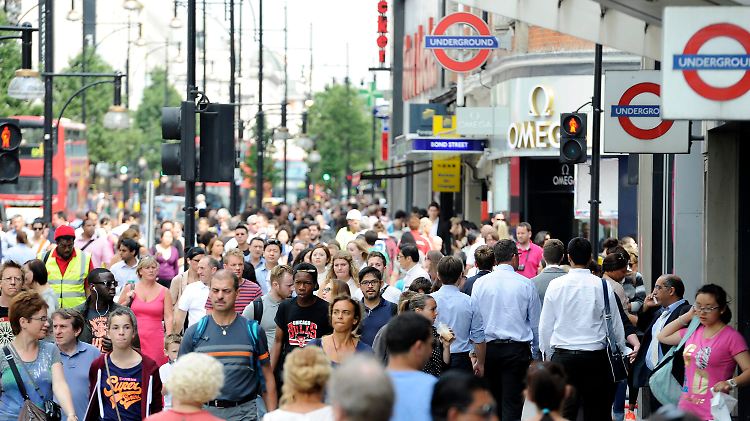Oxford Street in London: dichtes Gedränge und dicke Luft.