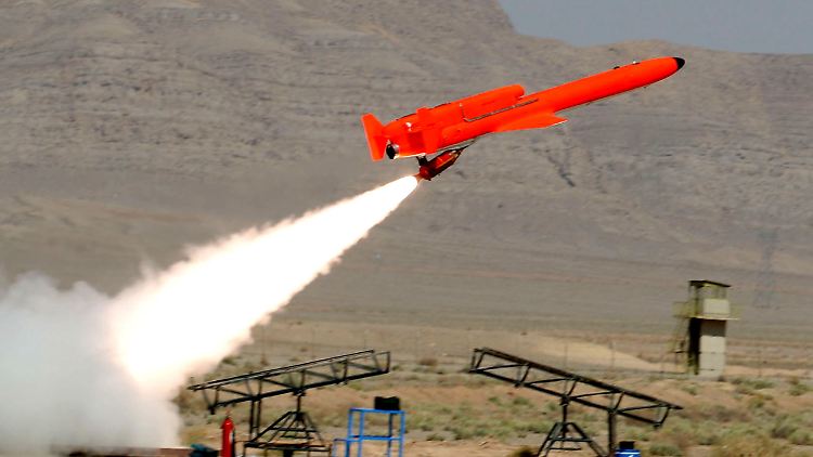 Zwar ist nicht belegt, ob es die vom iranischen Regime 2010 vorgestellten "Karrar"-Drohnen tatsächlich gibt - falls aber doch, könnte die abgeschossene Hamas-Drohne eines dieser Modelle sein.