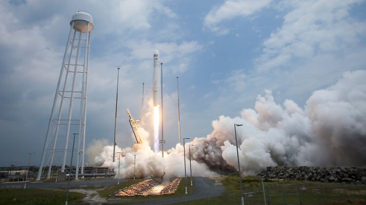 Die Antares-Rakete mit Cygnus an Bord beim Start in Wallops Island, Virginia.