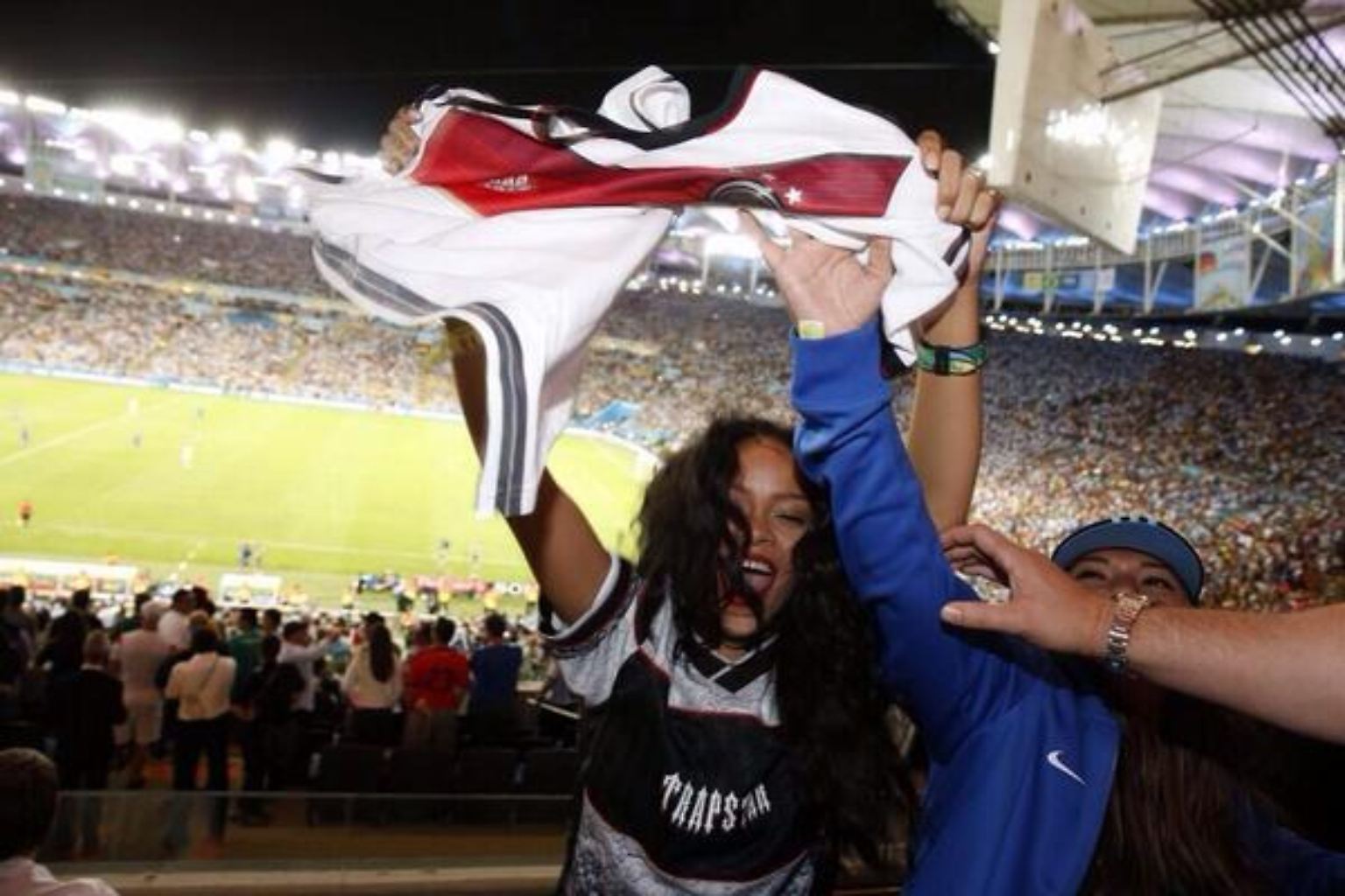 Rihanna ist ein Fußballfan. Vor allem brennt sie für das deutsche Team, wie man auf Twitter beobachten kann.