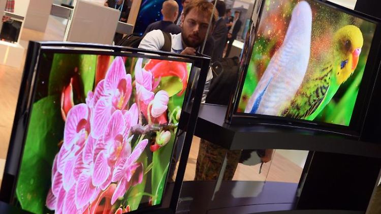 Bei der Internationalen Funkausstellung (IFA) 2013 weckten OLED-Fernsehbildschirme großes Interesse. Die Technologie ermöglicht beispielsweise gebogene Displays. Foto: Rainer Jensen