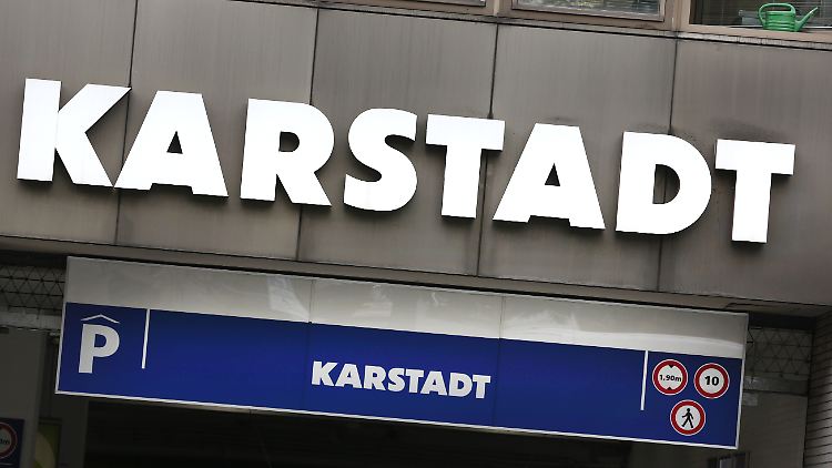 Bei jeder vierten Karstadt-Filiale läuft es nicht rund. Den Mitarbeitern drohen drastische Einschnitte.