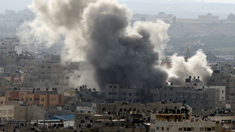 Bombeneinschläge in Gaza-Stadt.