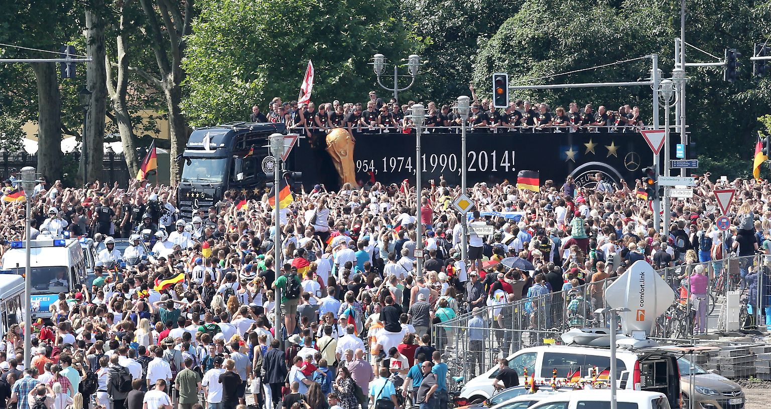 Seit Sonntagabend die WM entschieden war, haben die Fans auf diesen Tag gewartet.