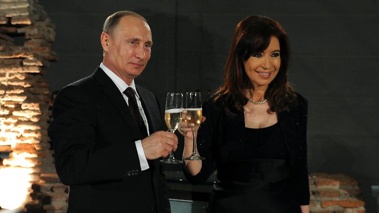 Ein Toast auf die bessere Partnerschaft: Putin und Kirchner sind sich in vielen Bereichen einig.