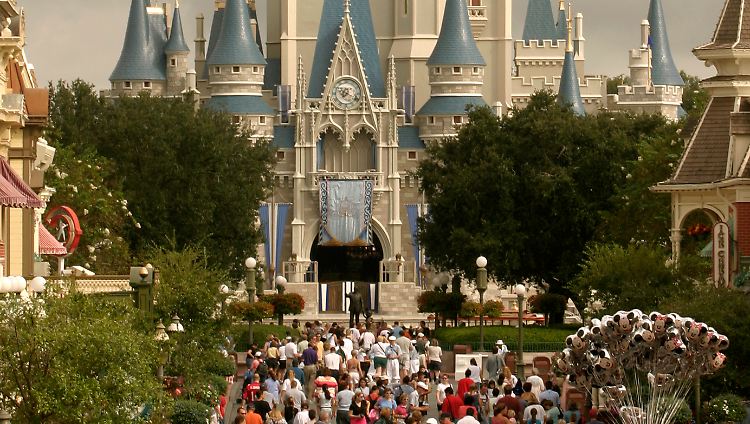 Disney World in Orlando, Florida: Kriminelle Pädophile sollen in US-Freizeitparks gearbeitet haben.