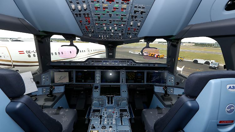 Farnborough bietet gute Aussichten für Airbus: Blick ins Cockpit einer A350.