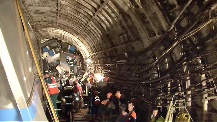 Die Reparaturarbeiten in dem Metro-Tunnel dauern immer noch an.
