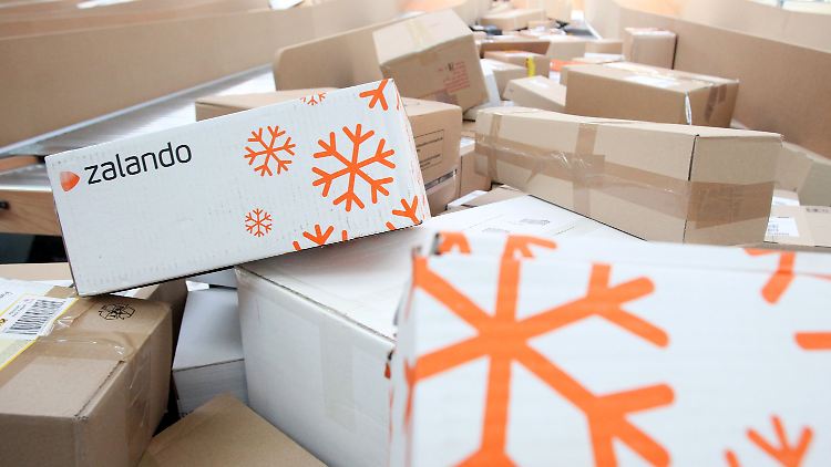 Online-Shopping ist vor allem bei jüngeren Menschen beliebt - einige schicken die Sachen benutzt zurück.