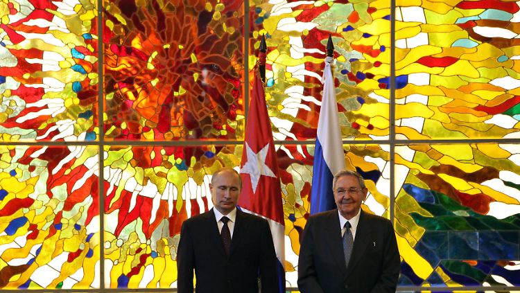 Russisch-kubanische Freundschaft: Vor dem Hintergrund der Spannungen mit den USA werden die Beziehung zwischen den beiden Staaten intensiver.