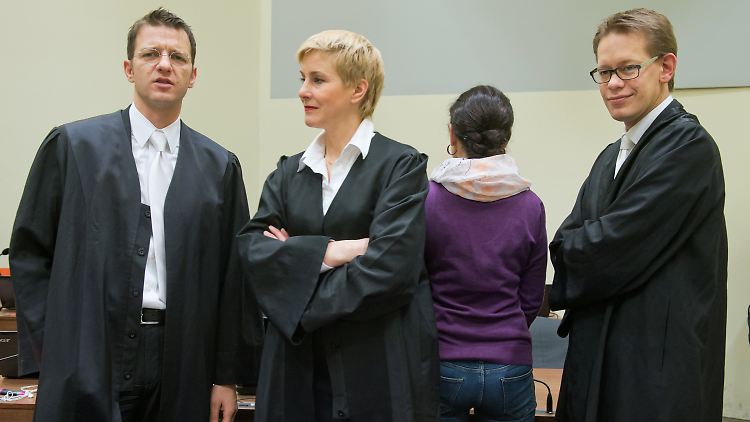 Die Anwälte Wolfgang Stahl, Anja Sturm und Wolfgang Heer (v.l.) haben offenbar das Vertrauen ihrer Mandantin verspielt. Es könnte aber auch ganz anders sein.