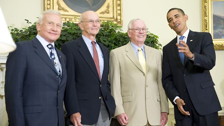 Barack Obama trifft 2009 die Crew von Apollo 11: Buzz Aldrin, Michael Collins, Neil Armstrong in Washington.