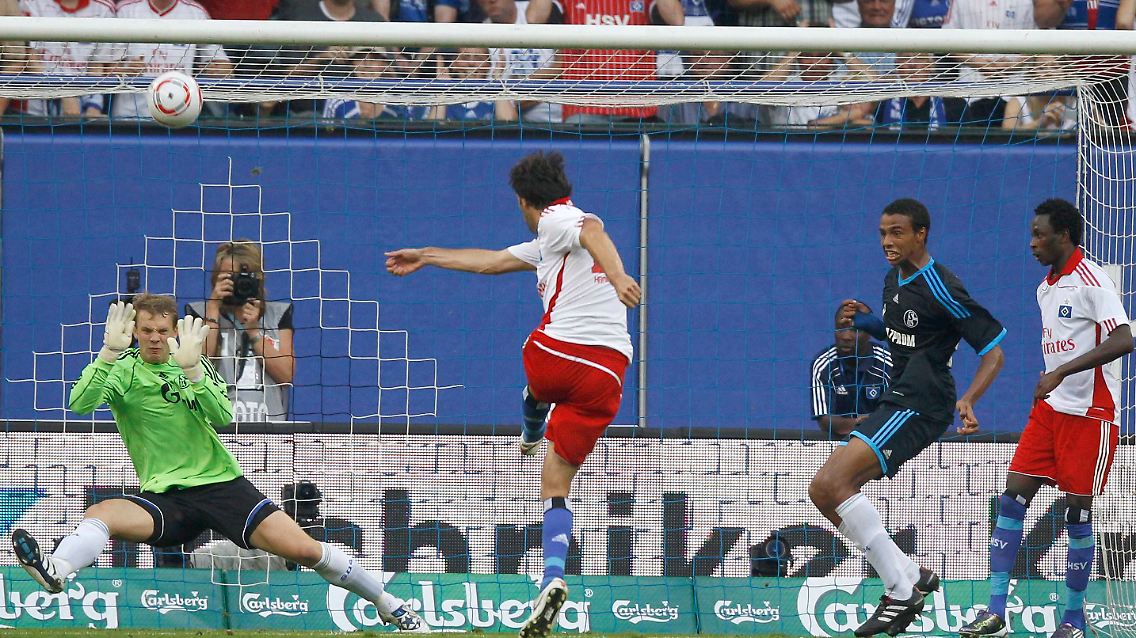 Van Nistelrooy zwang Manuel Neuer zu einigen Glanzparaden. Zweimal bezwang er den Schalke-Keeper aber auch.
