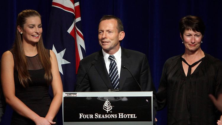 Knapper Sieg? Oppositionsführer Abbott mit seiner Familie.
