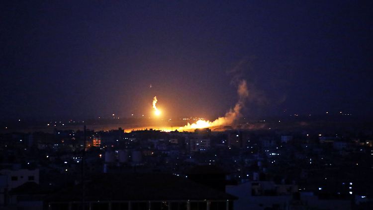Nach Ende der Feuerpause hat Israel Ortschaften im Norden des Gazastreifens angegriffen.