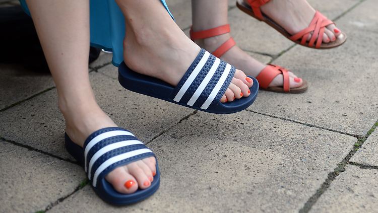 Früher verschrien, heute gefeiert: Die Gummischlappen sind zurück.