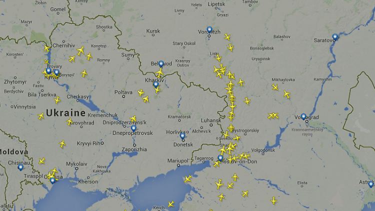 Auf der Live-Karte von "Flightradar24" ist gut zu sehen, wie Flugzeuge das Krisengebiet umfliegen.