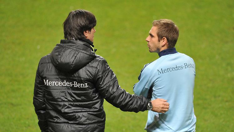 Im Team von Bundestrainer Joachim Löw galt Kapitän Philipp Lahm als Allzweckwaffe und unersetzlich. Jetzt muss er ersetzt werden.