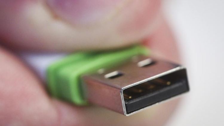 Sicherheitstip: Wer einen USB-Stick auf dem Firmengelände findet, sollte ihn nicht in seinen Rechner stecken.