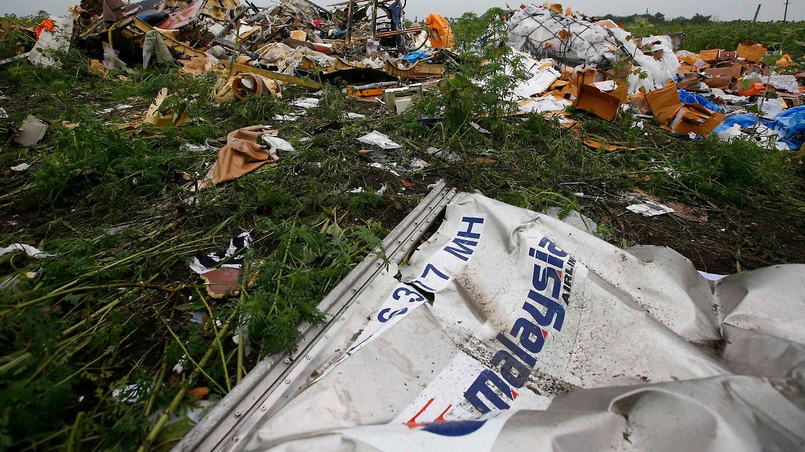 2014-07-18T102219Z_1245199754_GM1EA7I1EXP01_RTRMADP_3_UKRAINE-CRISIS.JPG5967620177346987871.jpg