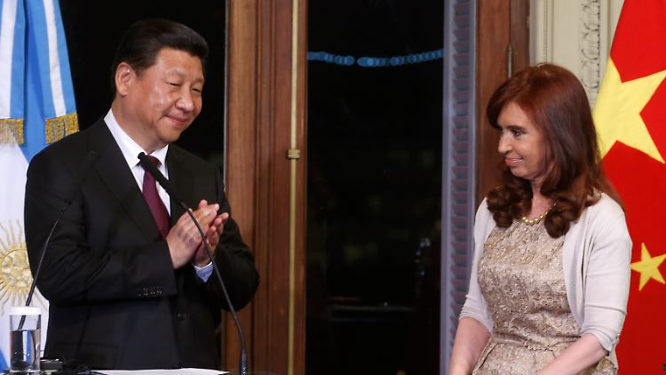 Chinas Präsident Xi Jinping (l.) hilft Argentiniens Staatschefin Cristina Fernandez de Kirchner mit einem Milliardenkredit.