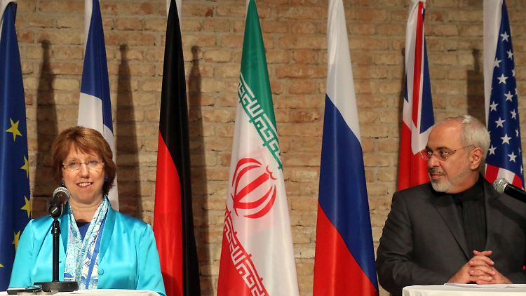 EU-Außenbeauftragte Ashton und Irans Außenminister Jawad Sarif. Die Verhandlungen sollen bis November weitergehen. Dann ist der Übergangskompromiss genau ein Jahr alt.