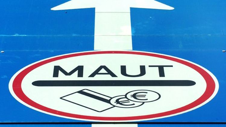 Bayerns Innenminister will Grenzbewohner von der Maut-Pflicht befreien.
