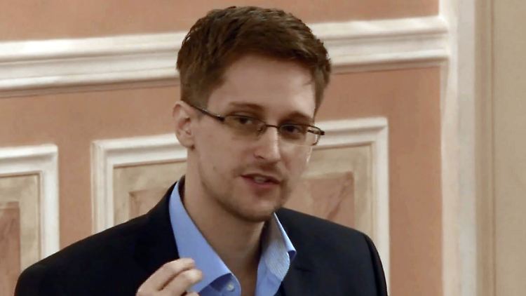 "Russland ist ein modernes Land (…) es hat mich gut aufgenommen", sagt Snowden über seinen derzeitigen Zufluchtsort. 