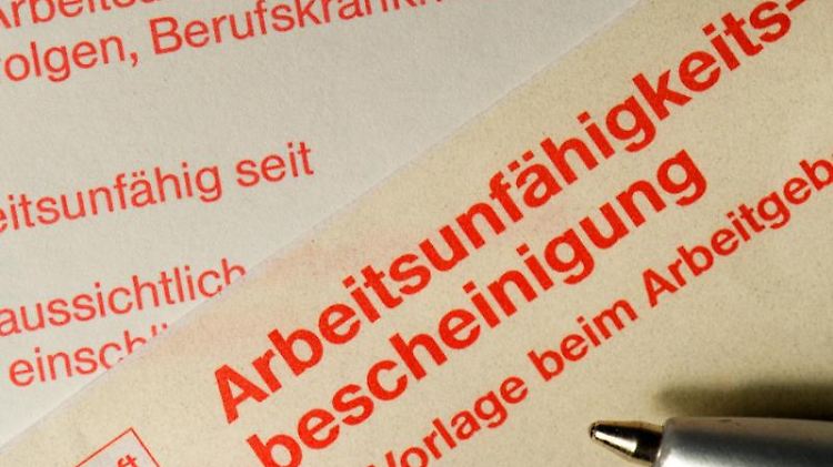 Einer negativen Prognose steht auch nicht entgegen, dass  Arbeitsunfähigkeitszeiten auf unterschiedlichen Erkrankungen beruhen. 