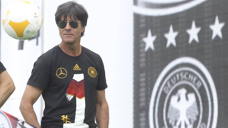 "Wir haben nicht nur das Wort, wir haben den Vertrag": Joachim Löw.