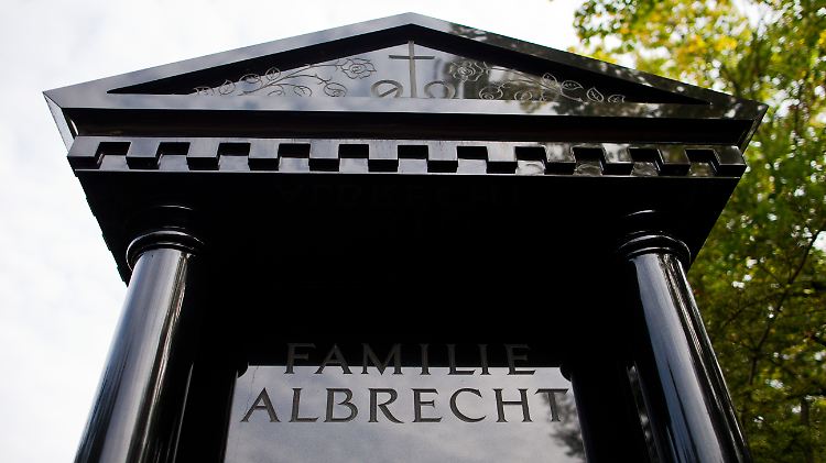 An der Seite seines Bruders: Das Familiengrab der Albrechts in Essen.