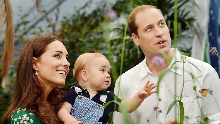 Kate, George und William freuen sich.
