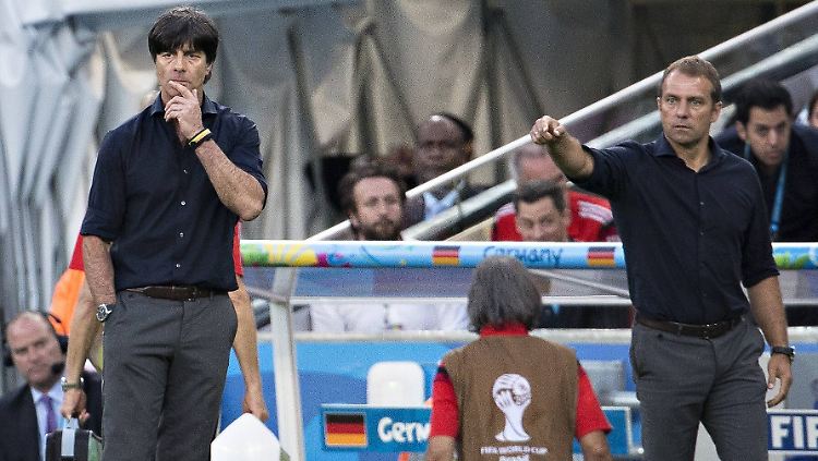 Wer denkt sich bald die Standard-Varianten für Joachim Löws Team aus? Der Bundestrainer und sein Ex-Assistent im WM-Finale.